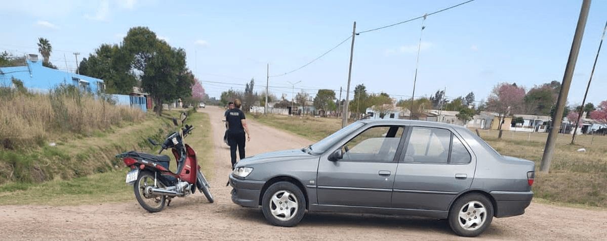 San Cristóbal: Colisionaron una motocicleta y un auto en Barrio Rivadavia
