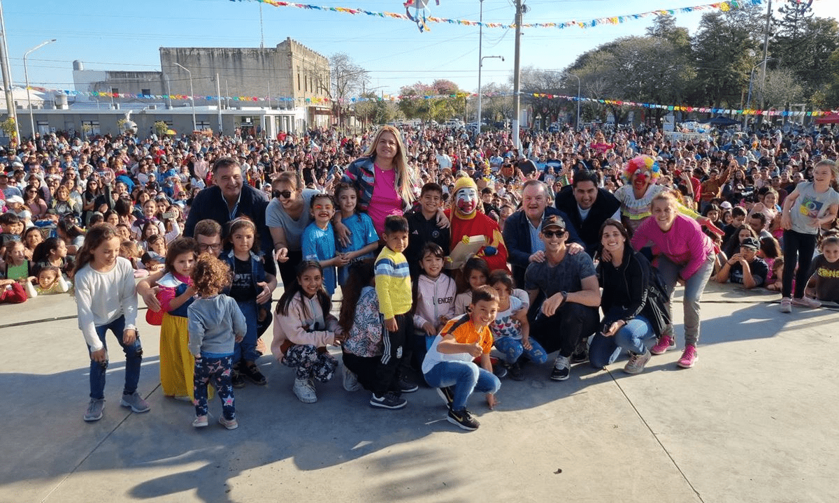 Una multitud disfrutó en Ceres de los festejos del Día del Niño y de la presentación de Piñón Fijo