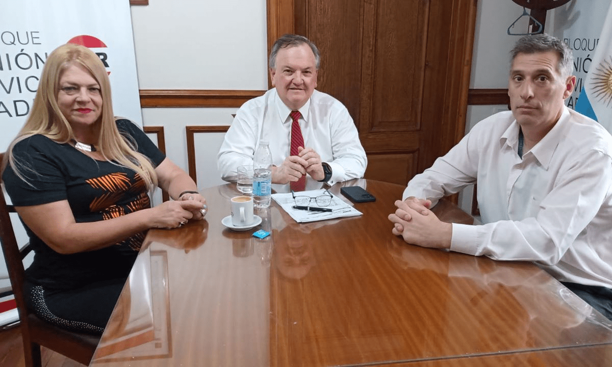 El Senador Michlig y la Intendente Dupouy mantuvieron una “positiva reunión de trabajo” con Pablo Olivares