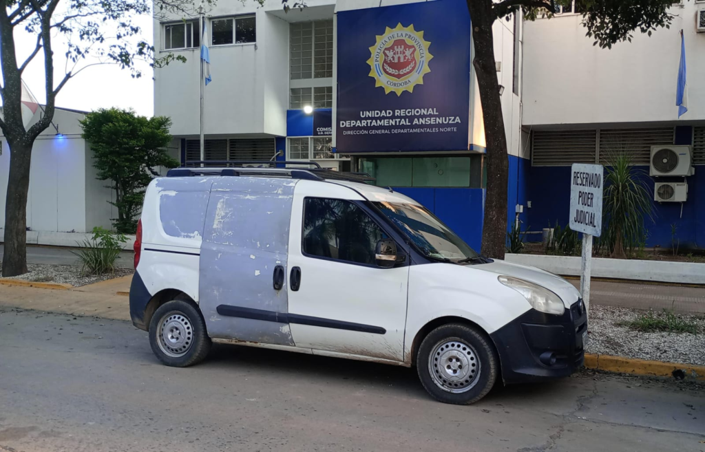 Robaron un Utilitario en San Guillermo y apareció en Morteros
