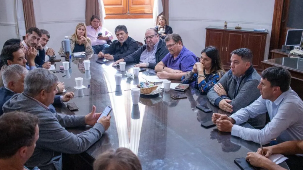 Paritarias municipales: Festram e intendentes llegaron a un acuerdo salarial y las asignaciones familiares aumentan un 200%