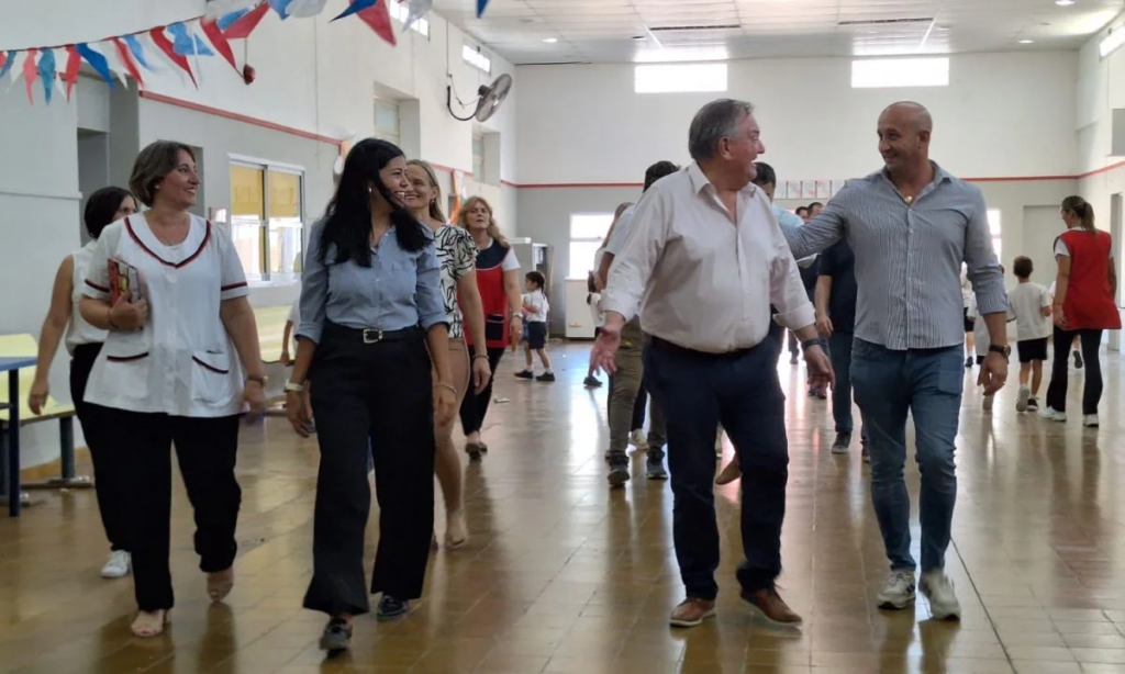 Felipe Michlig y Romina López recorrieron escuelas de San Guillermo para gestionar soluciones