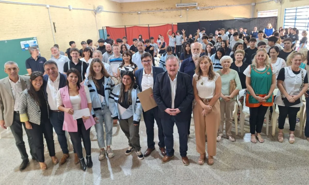 El Ministro Goity y el Senador Michlig inauguraron un aula en Hersilia, firmaron convenios y entregaron aportes a instituciones