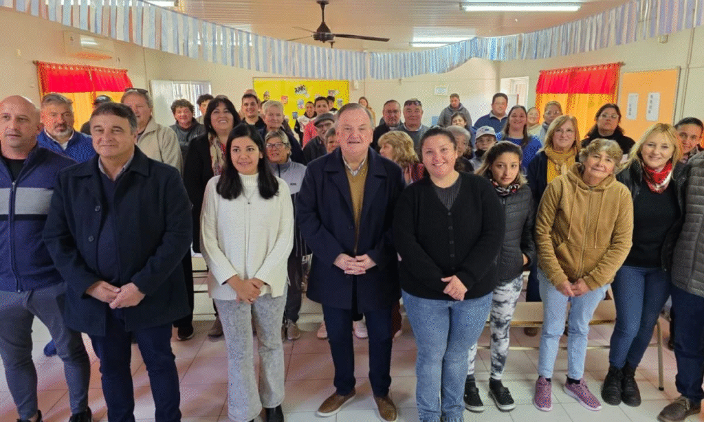 El Senador Michlig junto a la Intendente López entregó aportes a instituciones y microemprendedores de San Guillermo