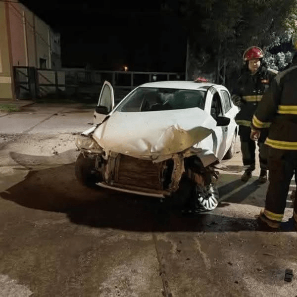 Vehículo embistió colectivo en pleno centro de Brinkmann