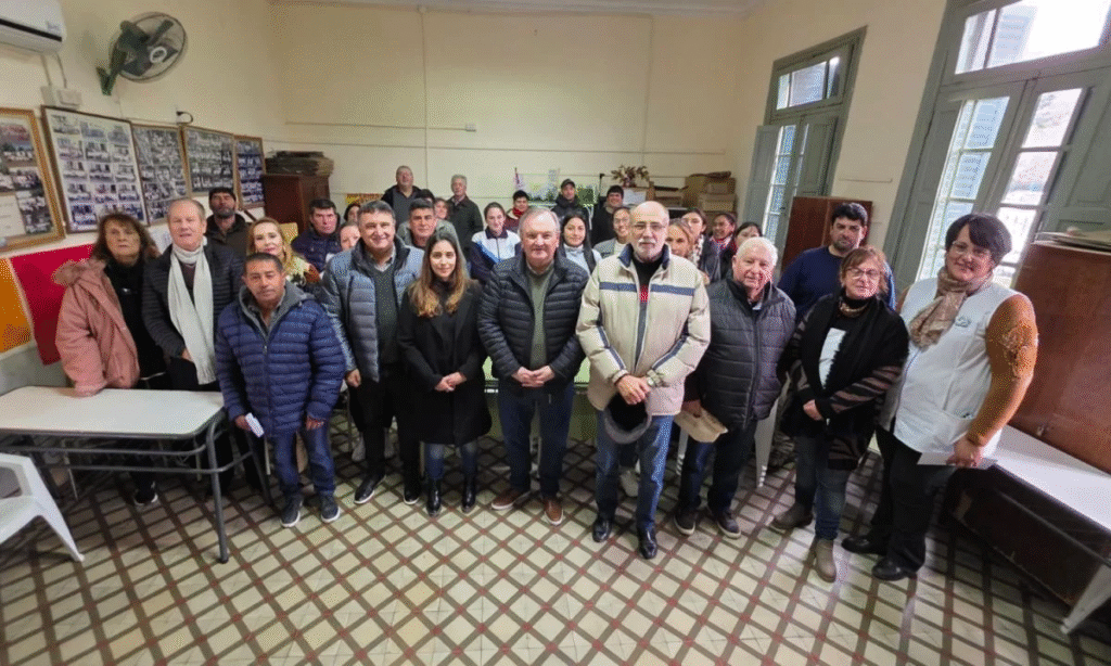 El Senador Michlig y el Diputado González entregaron aportes gubernamentales en Arrufó y Soledad