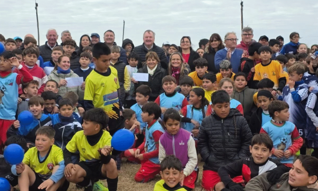 Michlig participó de la inauguración de obras deportivas en Monte Oscuridad, en el marco del Encuentro Infantil de Fútbol