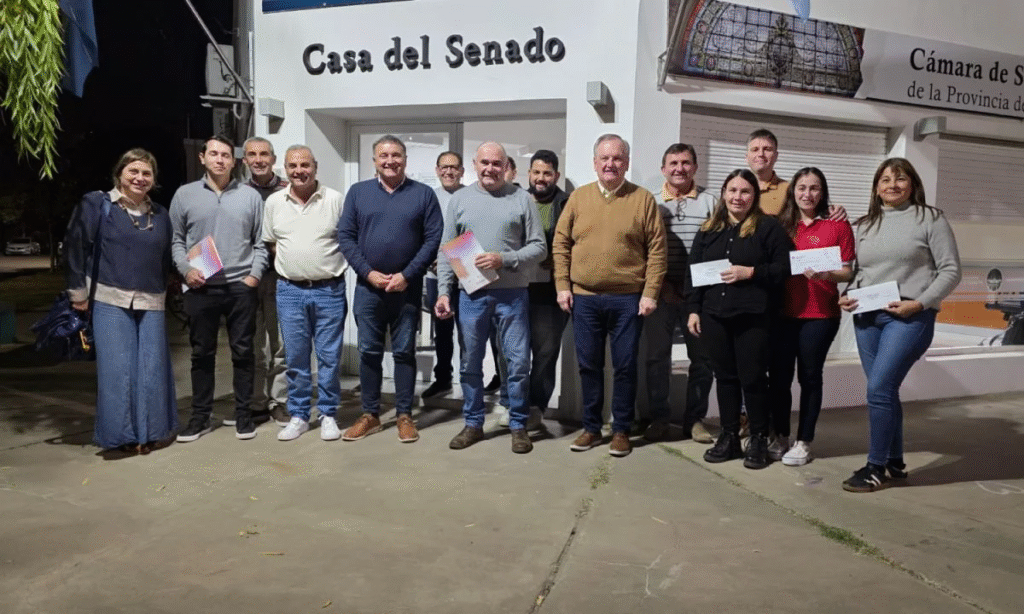 Felipe Michlig: “Ya entregamos $120.790.000 en créditos apícolas para productores del Dpto. San Cristóbal”