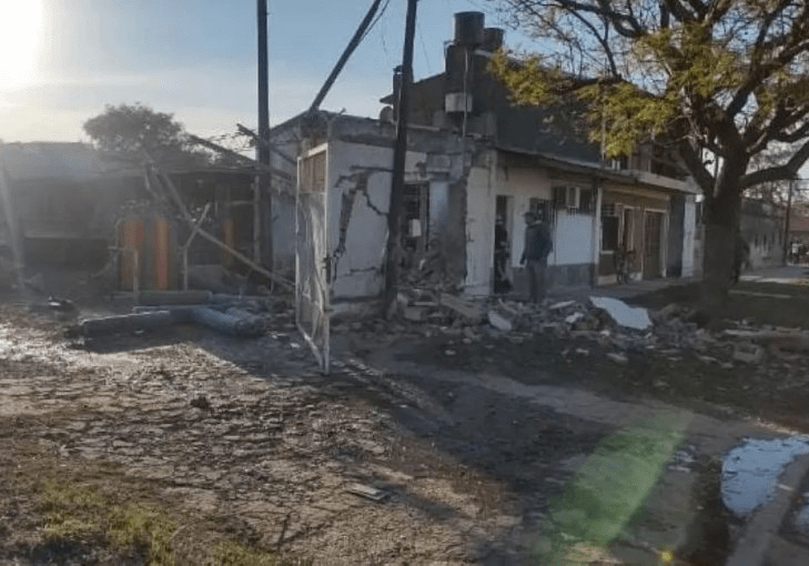 Dos heridos graves por una importante explosión en una metalúrgica de Tostado