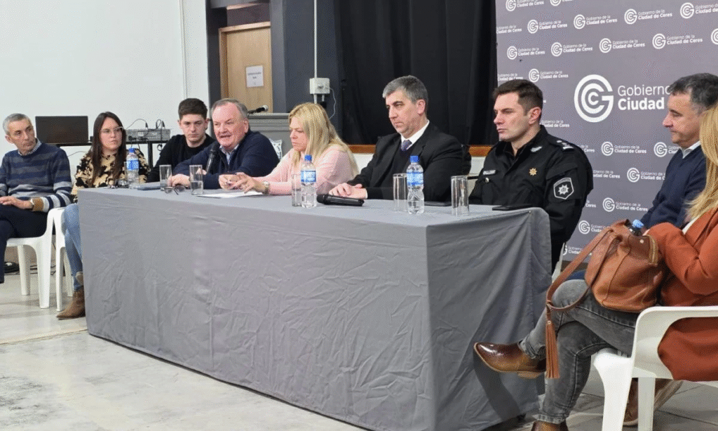 Reunión mutisectorial en Ceres para abordar problemáticas sociales, de prevención y seguridad