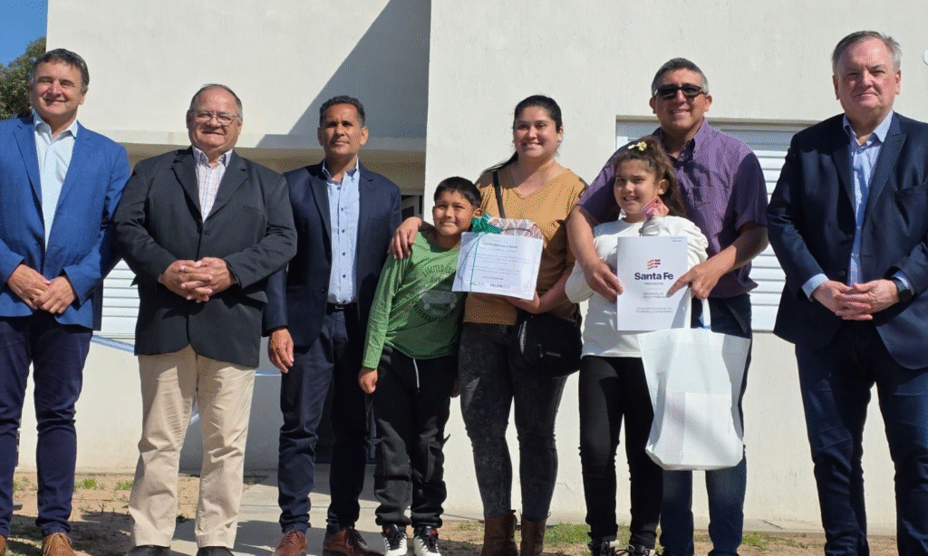 Michlig encabezó en Moisés Ville actos de entrega de una vivienda, de aportes gubernamentales y evento cultural
