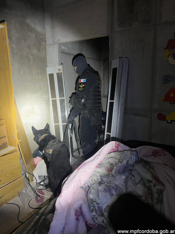FPA DETUVO A UN SUJETO EN LA VÍA PUBLICA Y SECUESTRÓ COCAÍNA EN ALTOS DE CHIPIÓN