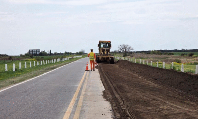 El senador Michlig presenció el inicio de obras de “reparaciones y bacheos” en tramos de las RP N° 4, N° 2 y N°61s