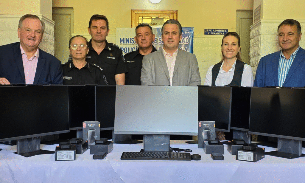 Michlig y Cococcioni entregaron equipamientos en la URXIII, aportes gubernamentales y habitaron el sistema 911 para San Cristóbal y región