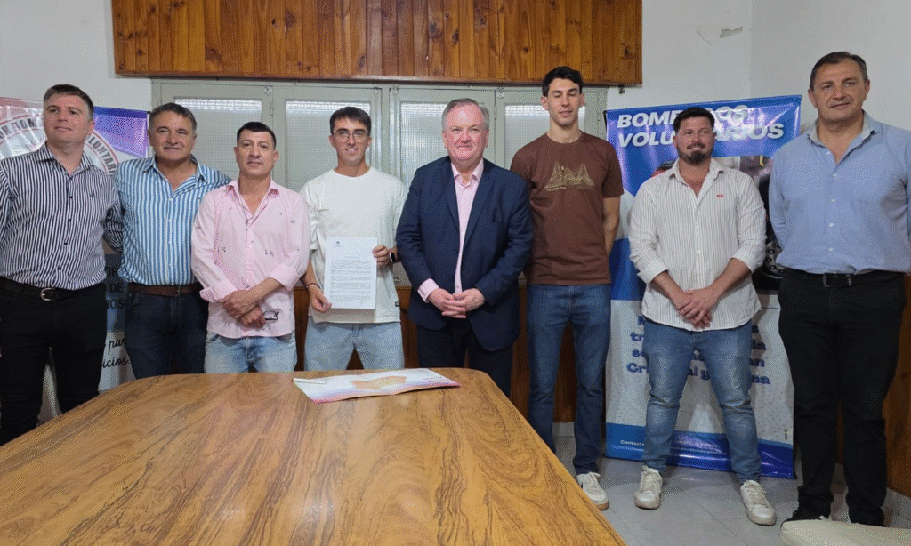 Firma de convenio del Programa “Tu Club” con Atlético Independiente de San Cristóbal