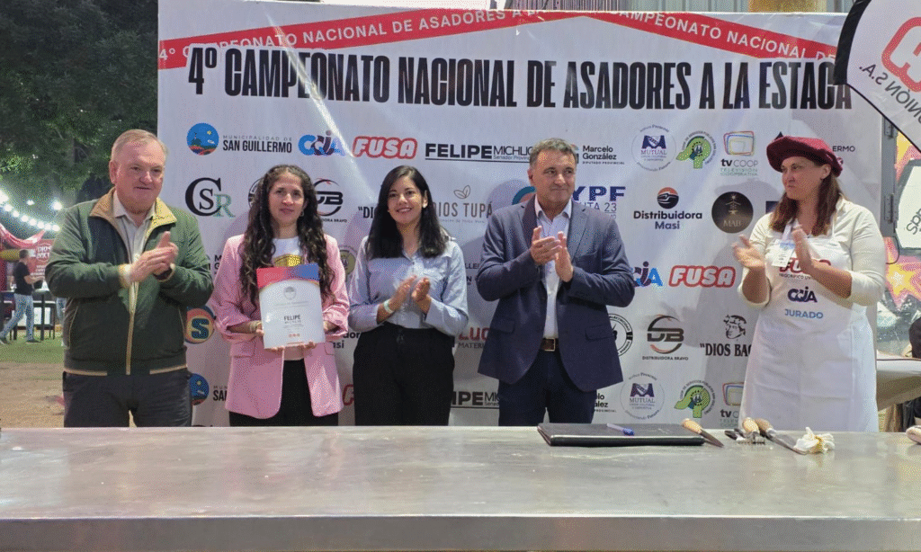 El senador Felipe Michlig participó del 4° Campeonato de Asadores a la Estaca en San Guillermo