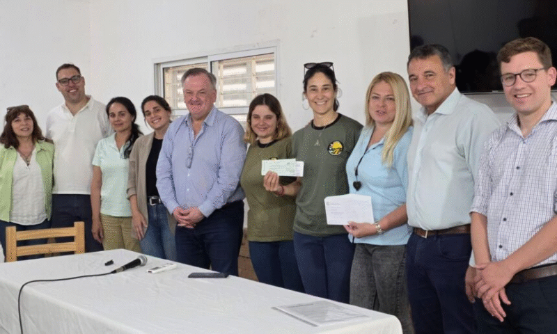 Michlig y González entregaron aportes a la Escuela Agrotécnica N° 308 de Ceres