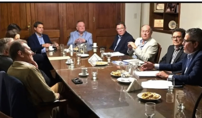 Reunión en la Cámara de senadores por desarrollo e inversiones en telecomunicaciones y TIC