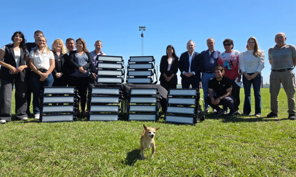 San Guillermo: El senador Michlig y la intendenta López entregaron aportes gubernamentales a entidades de bien común