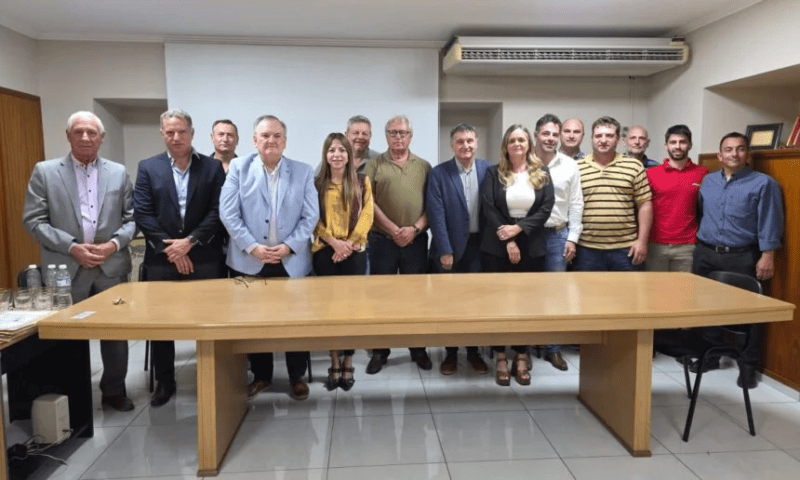 Acto de apertura de sobres para la obra de construcción de Línea Aérea de MT de 33 KV en zona industrial Suardi