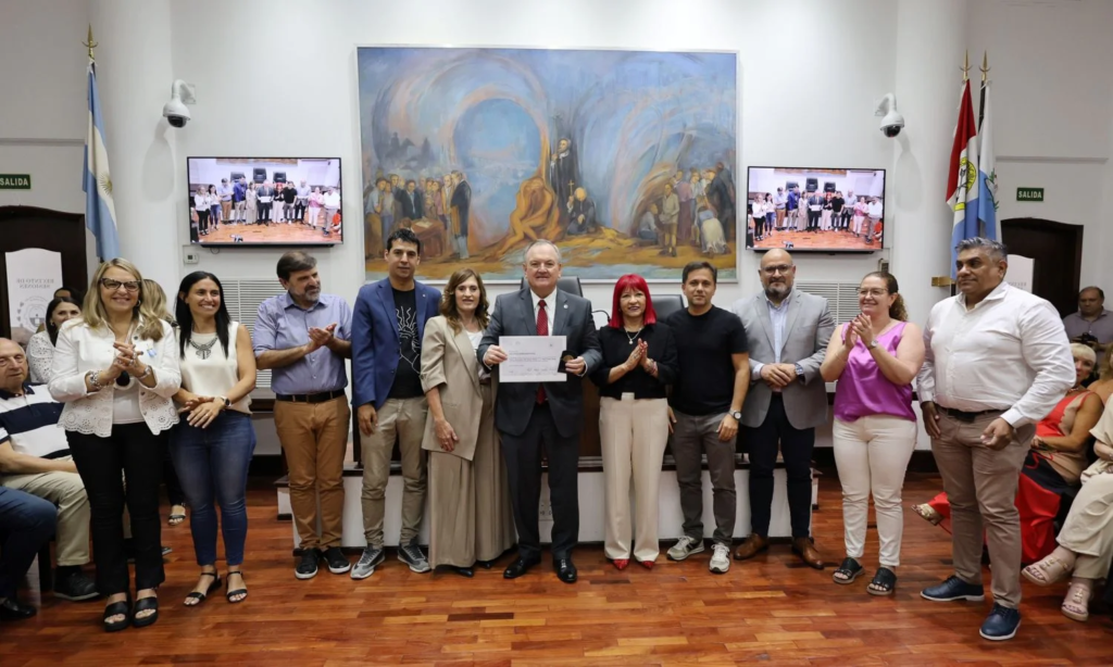 Felipe Michlig recibió del Concejo Municipal de Santa Fe la distinción “Valores Democráticos Raúl R. Alfonsín”
