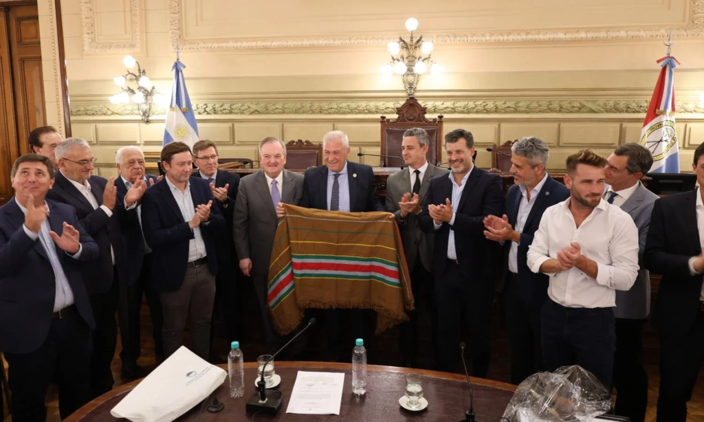 El Senado Provincial homenajeó al campeón del mundo del 86’ Nery Alberto Pumpido