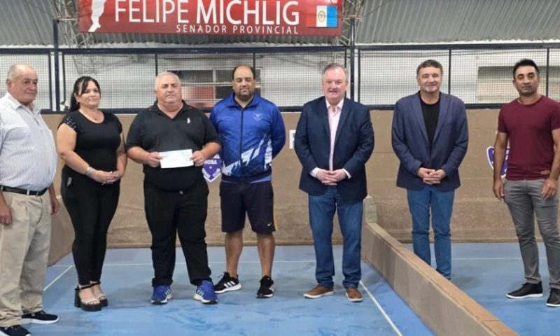 Michlig y González entregaron un aporte al “Colonia Rosa Bochas Club” tras participar en una competencia internacional