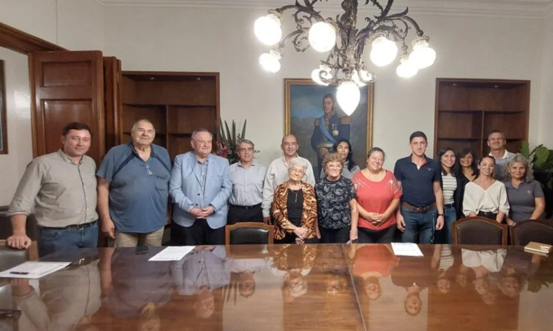 Felipe Michlig presidió en el Senado una reunión con representantes de Cooperadores Escolares