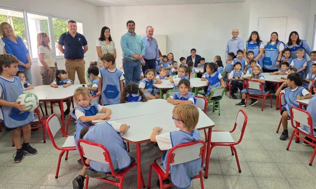 El senador Michlig y el ministro Goity inauguraron nuevas aulas en el departamento San Cristóbal