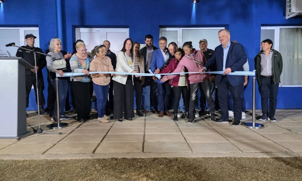 Ambrosetti inauguró su nuevo Salón Cultural y sumó equipamiento para fortalecer los servicios comunales