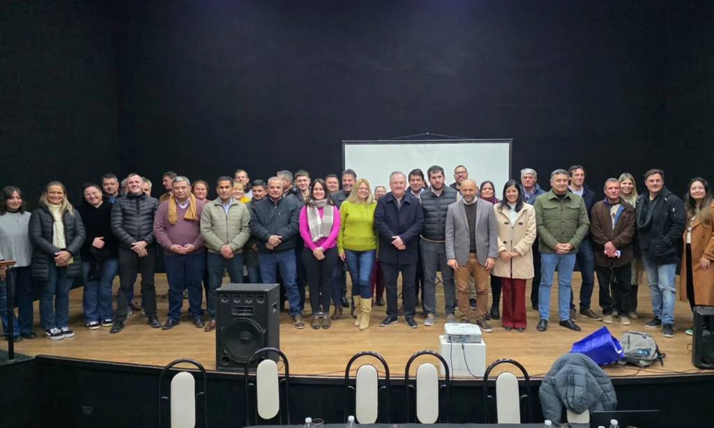 En San Guillermo se presentó el Programa de Ordenamiento Territorial Apícola y se firmaron convenios