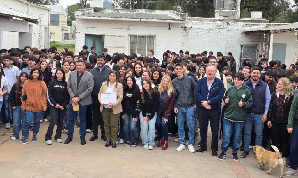 Michlig y González entregaron aportes gubernamentales en Ceres y recorrieron obras junto a la intendente Dupouy