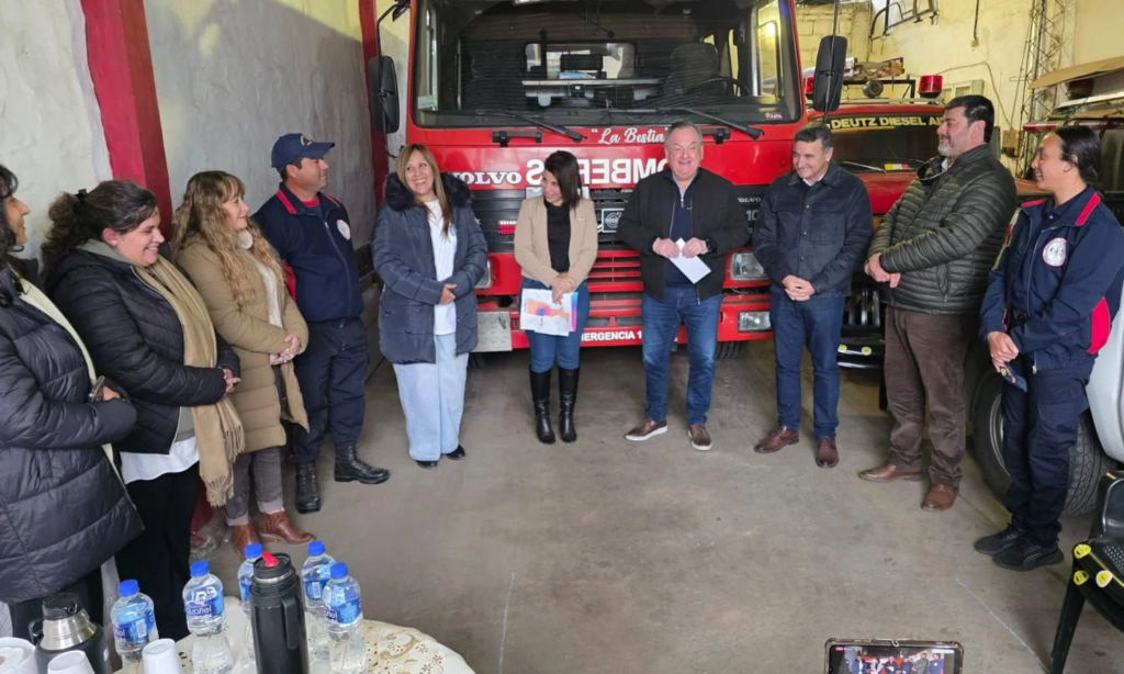 Michlig y González entregaron en Ceres y Hersilia aportes a instituciones y Bomberos Voluntarios