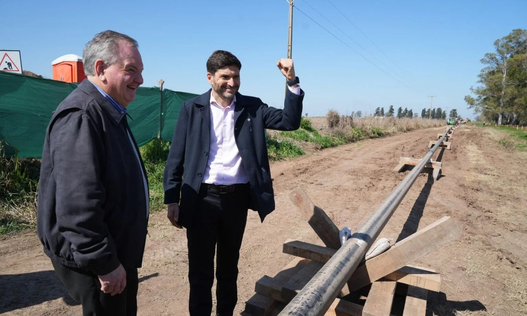 Pullaro y Michlig recorrieron obras en Villa Trinidad y destacaron el avance del Gasoducto Sudoeste Lechero