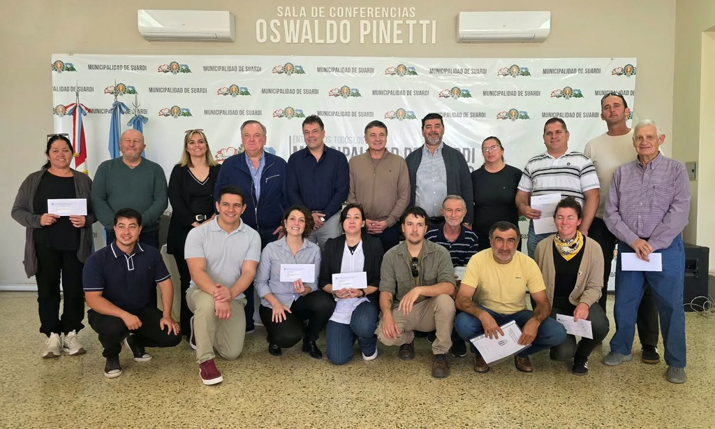 En el 117° aniversario de Suardi, Michlig y González entregaron aportes provinciales a instituciones de la ciudad