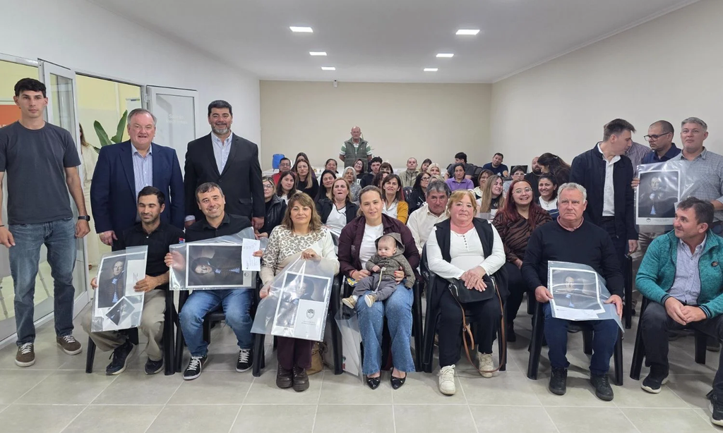 El Senador Michlig entregó aportes a instituciones educativas, deportivas, sociales y culturales del Dpto. San Cristóbal