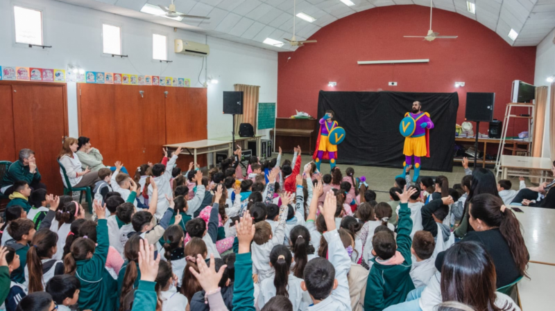 San Guillermo: la campaña Vax Team acercó las vacunas a más de 200 chicos de la Escuela Neuquén